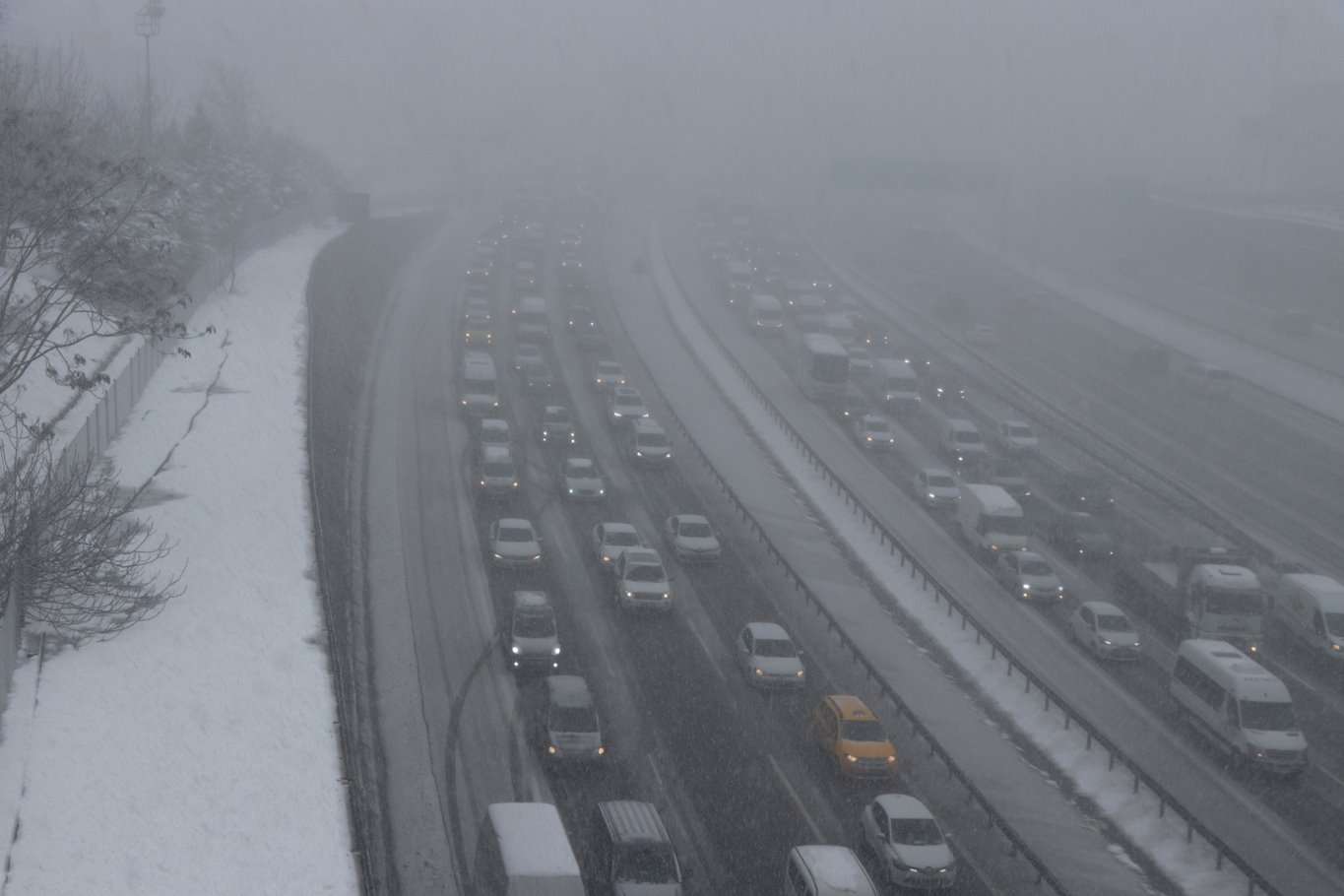 İstanbul'da kar ve tipi etkili olmaya başladı